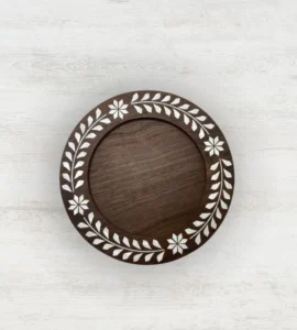 Mother of Pearl and wood tray manufacturer Razvi Exports