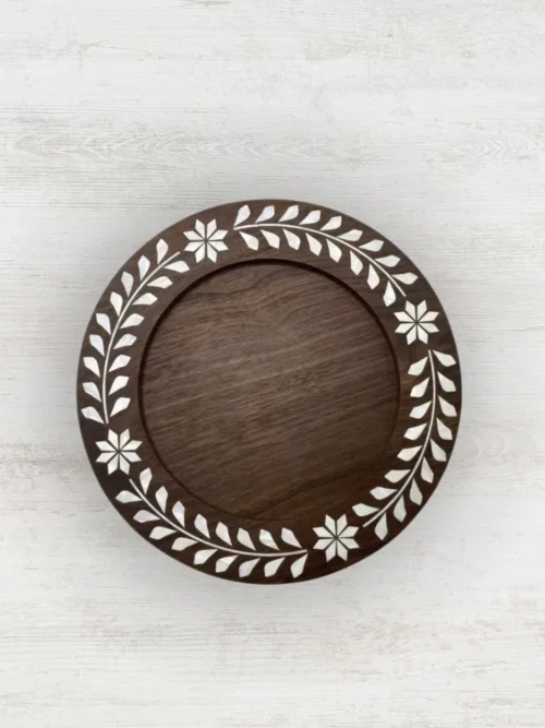 Mother of Pearl and wood tray manufacturer Razvi Exports