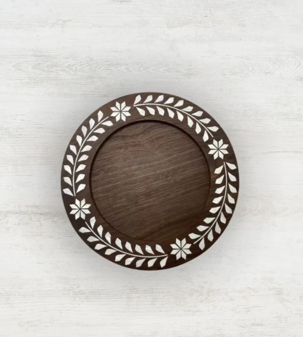 Mother of Pearl and wood tray manufacturer Razvi Exports